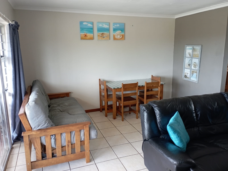 To Let 2 Bedroom Property for Rent in Wavecrest Eastern Cape